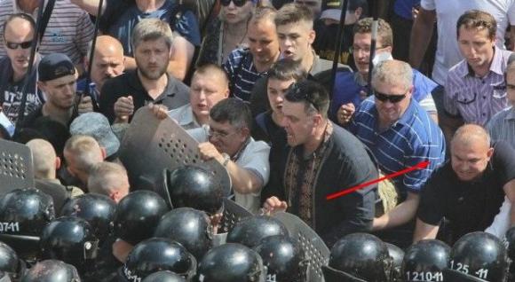 Граната в Конституції. Чому гинуть за Донбас під Радою?, фото №1 на сайті 20minut.ua