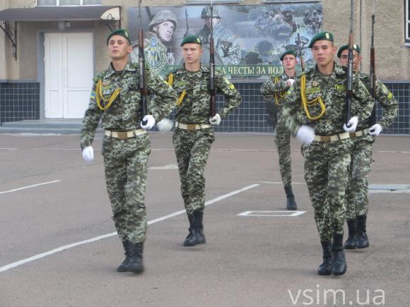 Хмельницькі прикордонники відзначили День знань урочистим маршем, фото №5 на сайті vsim.ua