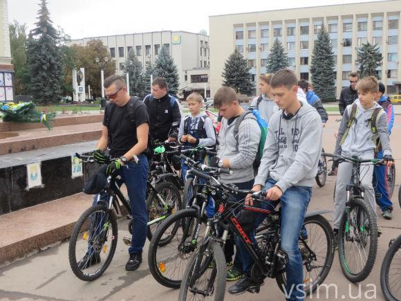 Кілька десятків хмельничан розпочали свій день із велопробігу, фото №4 на сайті vsim.ua