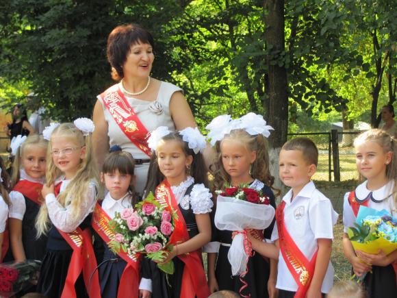 Лідер «ТІК» Віктор Бронюк відвів дочку у перший клас школи № 25, фото №1 на сайті 20minut.ua