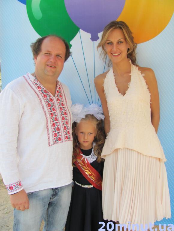 Лідер «ТІК» Віктор Бронюк відвів дочку у перший клас школи № 25, фото №2 на сайті 20minut.ua