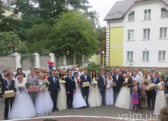 На День міста у Хмельницькому одружилось 9 пар молодят, фото №1 на сайті vsim.ua