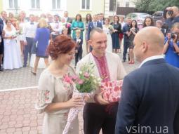 На День міста у Хмельницькому одружилось 9 пар молодят, фото №4 на сайті vsim.ua