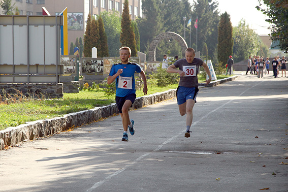 На Хмельниччині майбутні поліцейські складають заліки з фізпідготовки, фото №2 на сайті vsim.ua