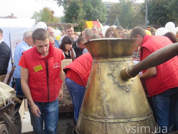 На Проскурівській хмельничан частували кавою зі 100-літрової турки, фото №5 на сайті vsim.ua