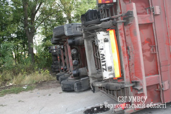 На Тернопільщині перекинулась фура служби доставки, фото №1 на сайті 20minut.ua