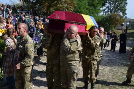 На Тернопільщині в останню путь провели бійця АТО Володимира Рожелюка, фото №1 на сайті 20minut.ua