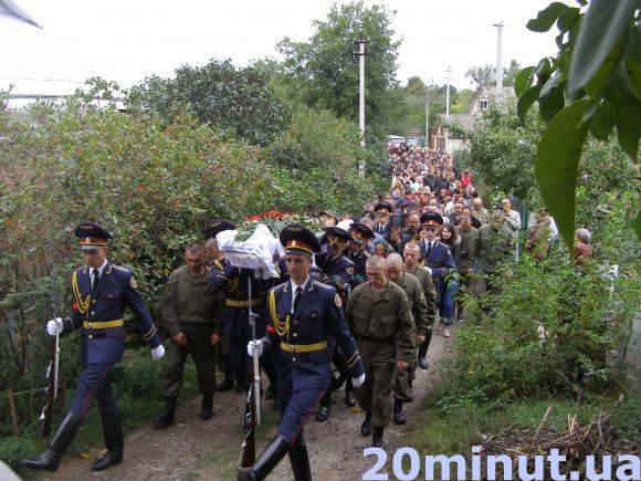 Нацгвардійця Богдана Дацюка поховали на батьківщині його батьків, фото №5 на сайті 20minut.ua