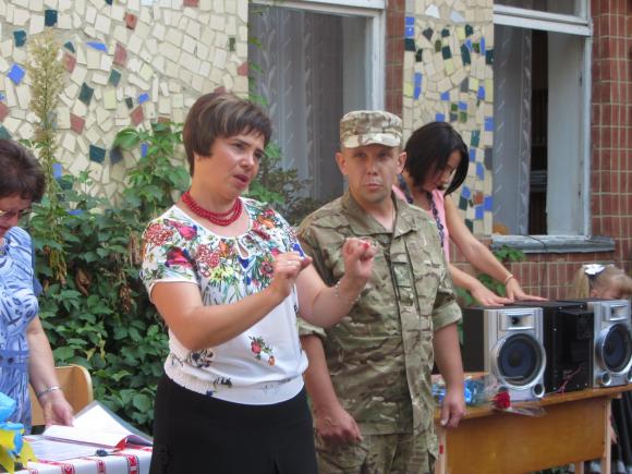 Перший дзвоник у спецшколі: діти співали гімн жестами, фото №11 на сайті 20minut.ua