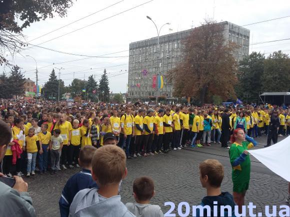 По Соборні пробігло майже 6 000 людей. Журналіст 20хвилин разом з ними (ВІДЕО), фото №5 на сайті 20minut.ua