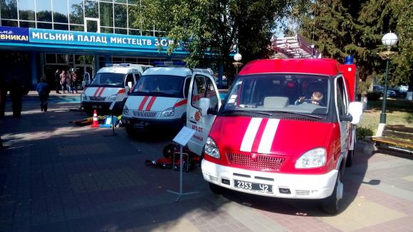 Рятувальники привезли до "Зорі" вибухівку і кілька машин, фото №3 на сайті 20minut.ua