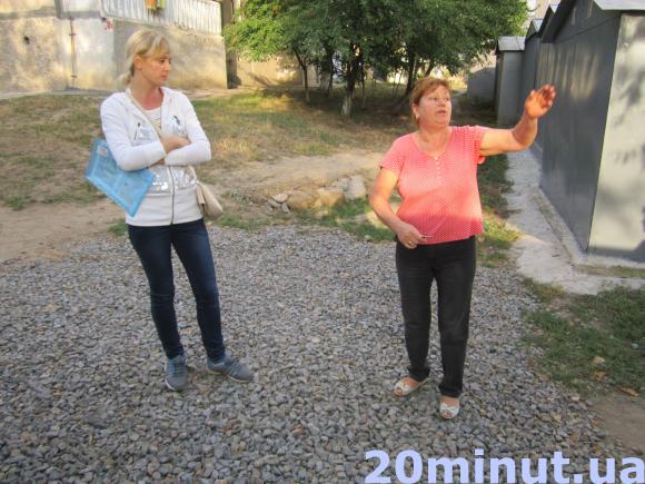 Скандальне встановлення гаража учасника АТО. Місцеві погрожують його дружині, фото №3 на сайті 20minut.ua