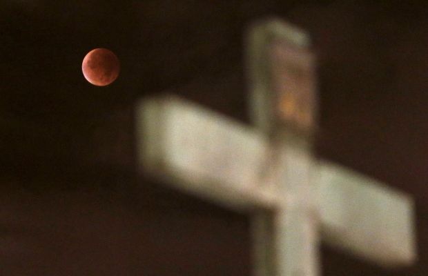 Сьогодні вночі на небо зійшов "кривавий" Місяць. ФОТО, фото №2 на сайті 20minut.ua