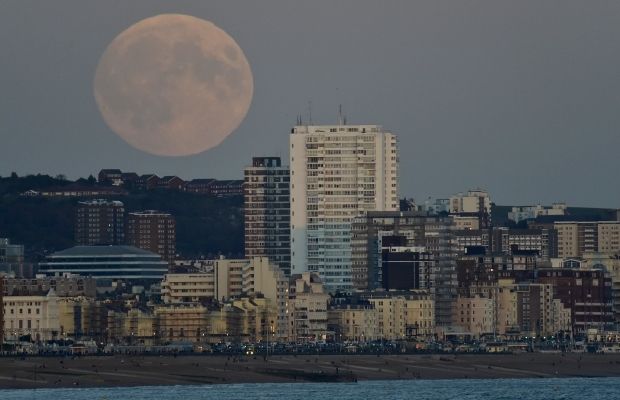 Сьогодні вночі на небо зійшов "кривавий" Місяць. ФОТО, фото №8 на сайті 20minut.ua
