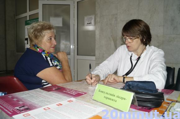 Тернопільських держслужбовців важили, міряли і розповідали, скільки пити, фото №1 на сайті 20minut.ua