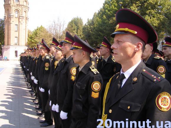 У Вінниці під час присяги курсанти втрачали свідомість, фото №1 на сайті 20minut.ua