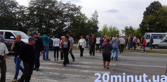 В Острові перекрили трасу – утворився кілометровий затор (ОНОВЛЕНО), фото №1 на сайті 20minut.ua