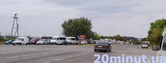 В Острові перекрили трасу – утворився кілометровий затор (ОНОВЛЕНО), фото №4 на сайті 20minut.ua