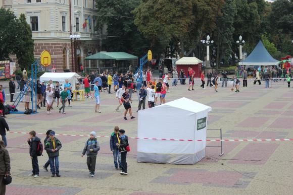 Відбувся перший міський чемпіонат зі стріт-болу, фото №1 на сайті 20minut.ua