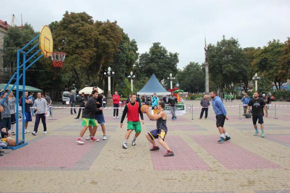 Відбувся перший міський чемпіонат зі стріт-болу, фото №2 на сайті 20minut.ua