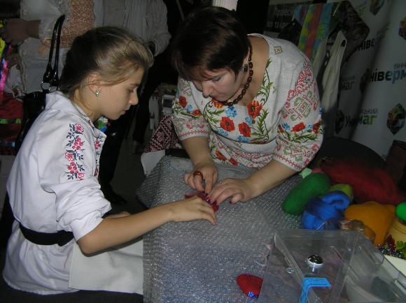 Вінницька художниця-інвалід допомагає дітям, фото №3 на сайті 20minut.ua