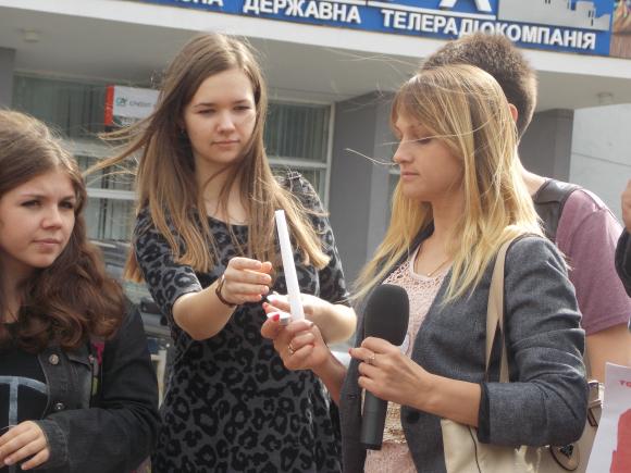 Вінницькі журналісти запалили свічки в пам`ять Гонгадзе, фото №1 на сайті 20minut.ua
