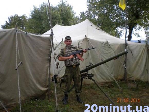 Встановлять меморіальну таблицю на честь загиблого в АТО Дмитра Заплітного, фото №1 на сайті 20minut.ua