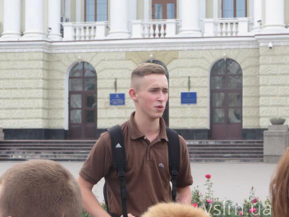 За неповнолітнього Олексія Логвіна, якого заарештували за сутички під Радою, вступилися друзі, фото №1 на сайті vsim.ua