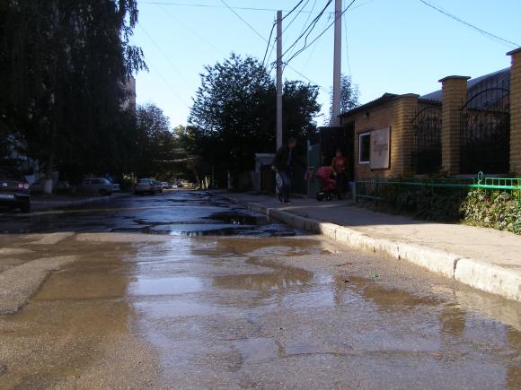 Агов, «Водоканал», тече вода з Пирогова на Заболотного, фото №1 на сайті 20minut.ua