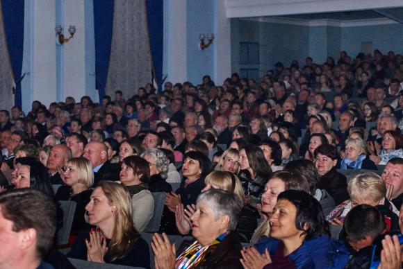 Ансамбль Вірського: «Для всіх костюмів ми возимо окремий автобус», фото №11 на сайті 20minut.ua