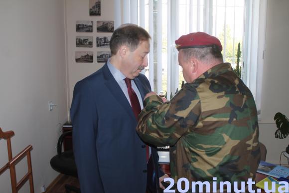 Козаки нагородили Романа Аксельрода за допомогу армії, фото №3 на сайті 20minut.ua