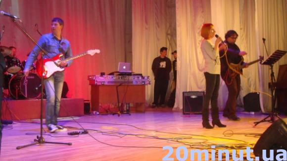 На концерті пам’яті Миколи Годійчука публіка аплодувала стоячи, плакала та сміялась крізь сльози, фото №1 на сайті 20minut.ua