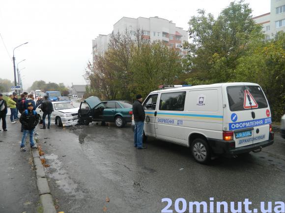 На Львівській ДТП - зіткнулися два авто (ОНОВЛЕНО), фото №2 на сайті 20minut.ua