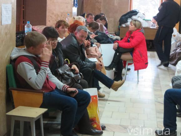 У Хмельницькому сонні члени ДВК й досі чекають на чергу, аби здати протоколи, фото №4 на сайті vsim.ua