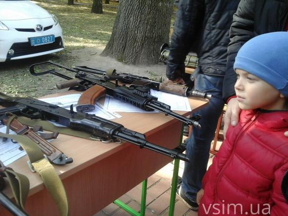 У парку Шевченка маленькі хмельничани заробляли «євро», фото №1 на сайті vsim.ua