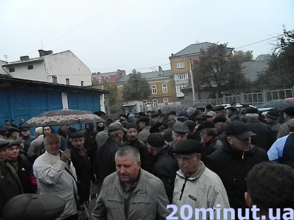 У Тернополі працівники "Теплокомуненерго" пікетували міськраду, фото №2 на сайті 20minut.ua
