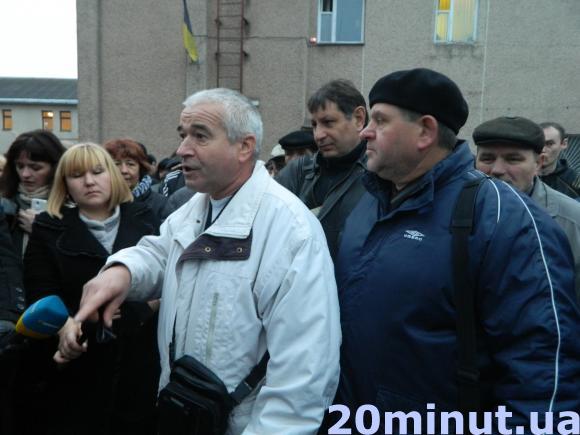 У Тернополі працівники "Теплокомуненерго" пікетували міськраду, фото №3 на сайті 20minut.ua