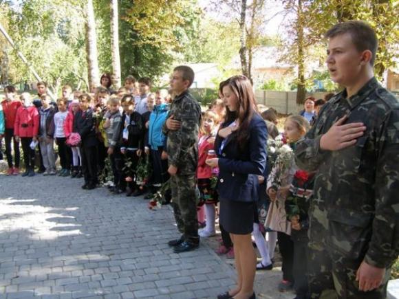 В Росоші Липовецького району встановили пам'ятник загиблому кіборгу Сергію Шевчуку, фото №2 на сайті 20minut.ua