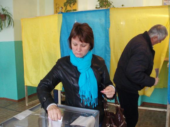 Вибори на Київській: люди голосують мляво і навмисне псують бюлетені, фото №12 на сайті 20minut.ua