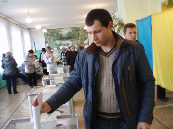 Вибори на Київській: люди голосують мляво і навмисне псують бюлетені, фото №15 на сайті 20minut.ua