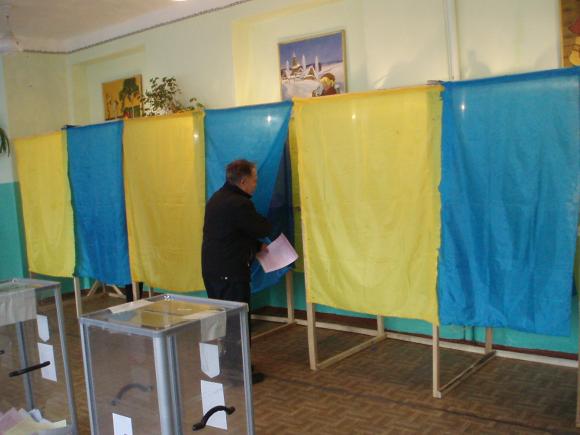 Вибори на Київській: люди голосують мляво і навмисне псують бюлетені, фото №16 на сайті 20minut.ua