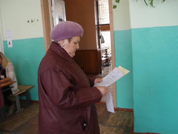 Вибори на Київській: люди голосують мляво і навмисне псують бюлетені, фото №6 на сайті 20minut.ua