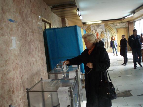 Вибори на Київській: люди голосують мляво і навмисне псують бюлетені, фото №9 на сайті 20minut.ua