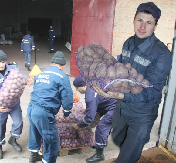 Вінницькі волонтери зібрали в зону АТО фуру допомоги, фото №3 на сайті 20minut.ua
