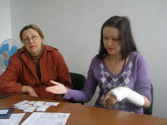 Заходила в універмаг, вдарили двері, впала - закритий перелом, фото №1 на сайті 20minut.ua