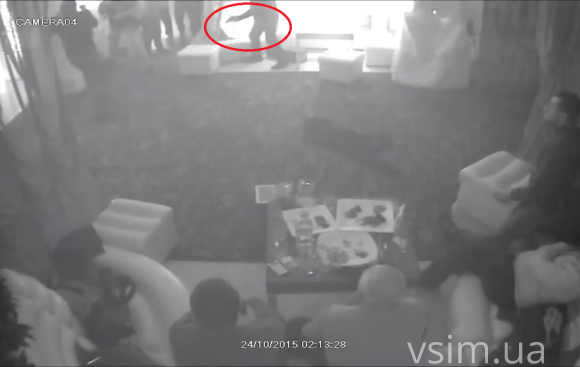 З’явилося відео нічної бійки у «Либідь Плазі», фото №1 на сайті vsim.ua