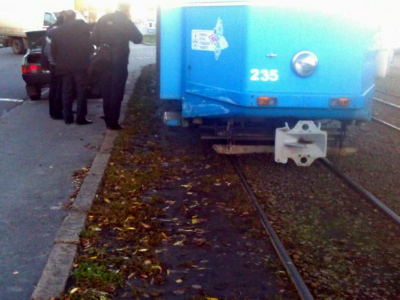 Аварія біля Грошу: «Газель» не розминулась із трамваєм, фото №2 на сайті 20minut.ua