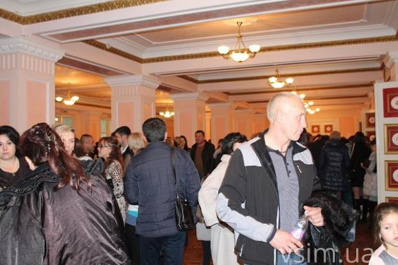 Фанати творчості Олега Винника приїхали за ним на концерт у Хмельницький, фото №1 на сайті vsim.ua