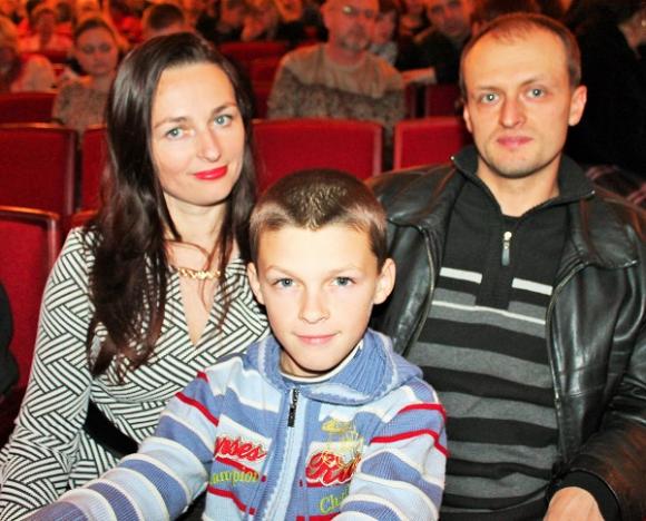 Фанати творчості Олега Винника приїхали за ним на концерт у Хмельницький, фото №6 на сайті vsim.ua