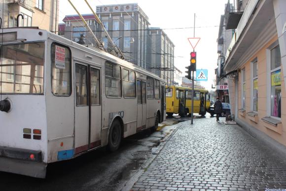 Фото дня: На перехресті біля політеху ДТП, фото №2 на сайті 20minut.ua